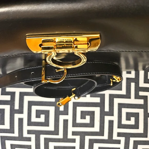 Authentic Salvatore Ferragamo Gancini 2 way bag - Picture 6 of 11